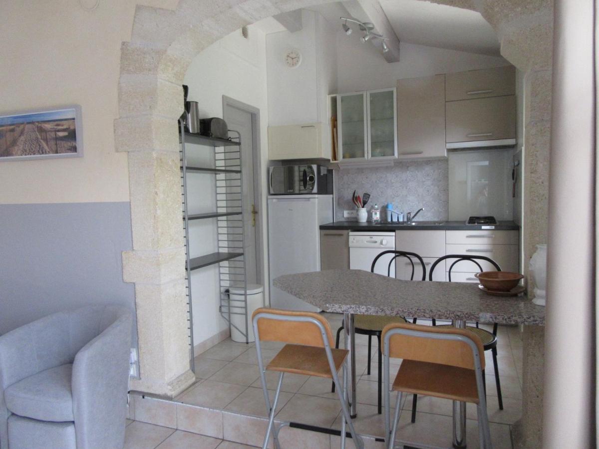 Domaine du bois gîte Bleuette Galargues Extérieur photo