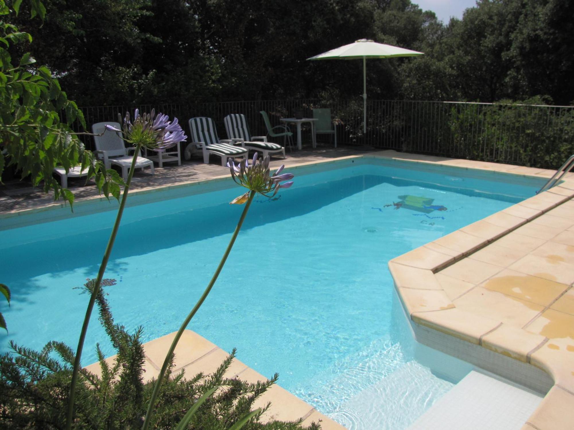 Domaine du bois gîte Bleuette Galargues Extérieur photo