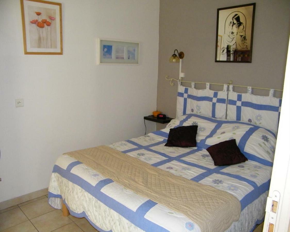 Domaine du bois gîte Bleuette Galargues Extérieur photo