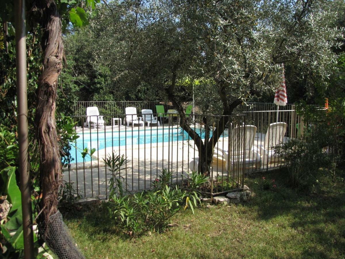 Domaine du bois gîte Bleuette Galargues Extérieur photo